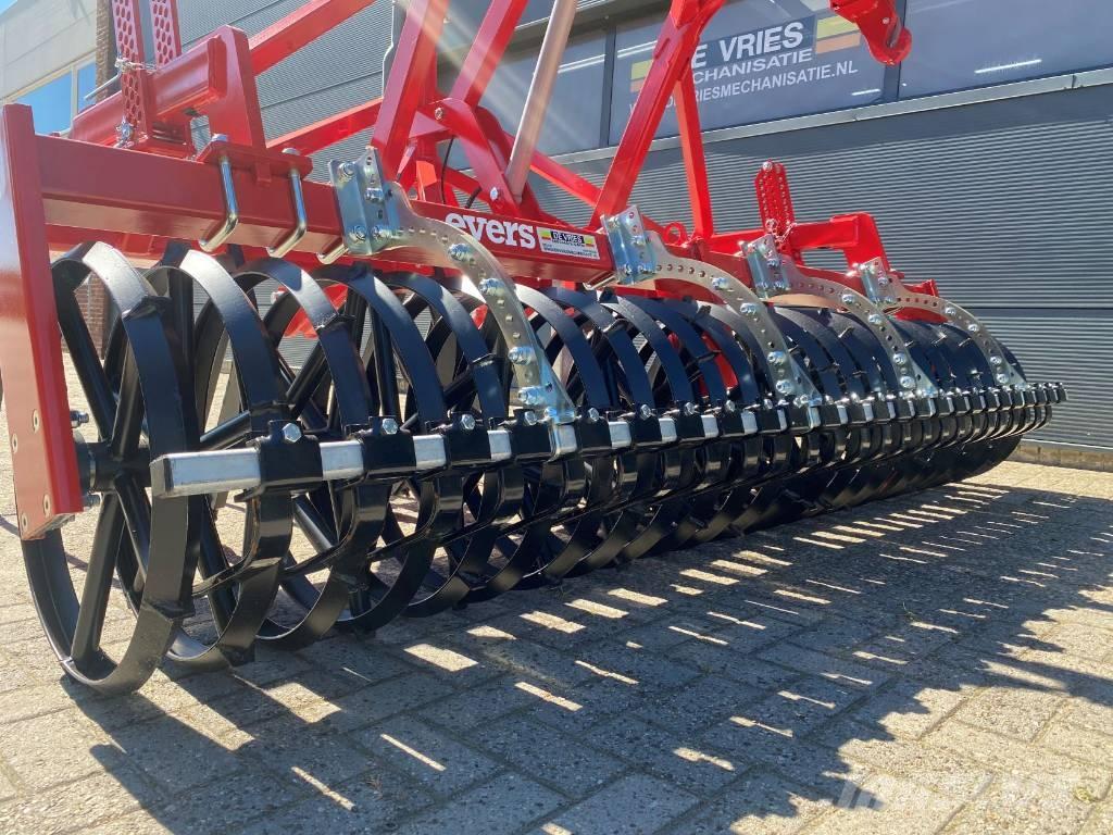 Evers mustang 11-303 Déchaumeur, cultivateur