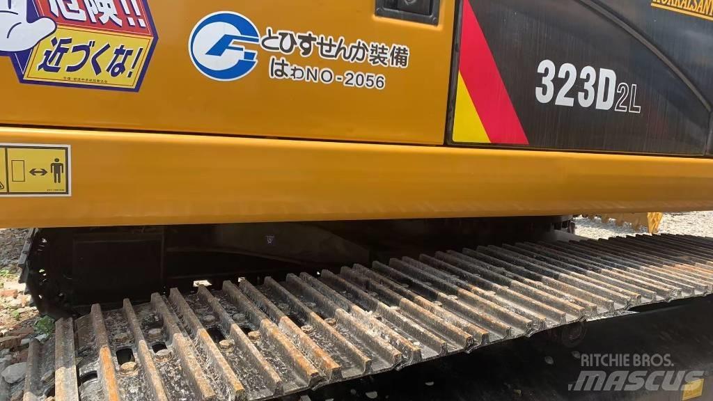 CAT 323 Pelle sur chenilles