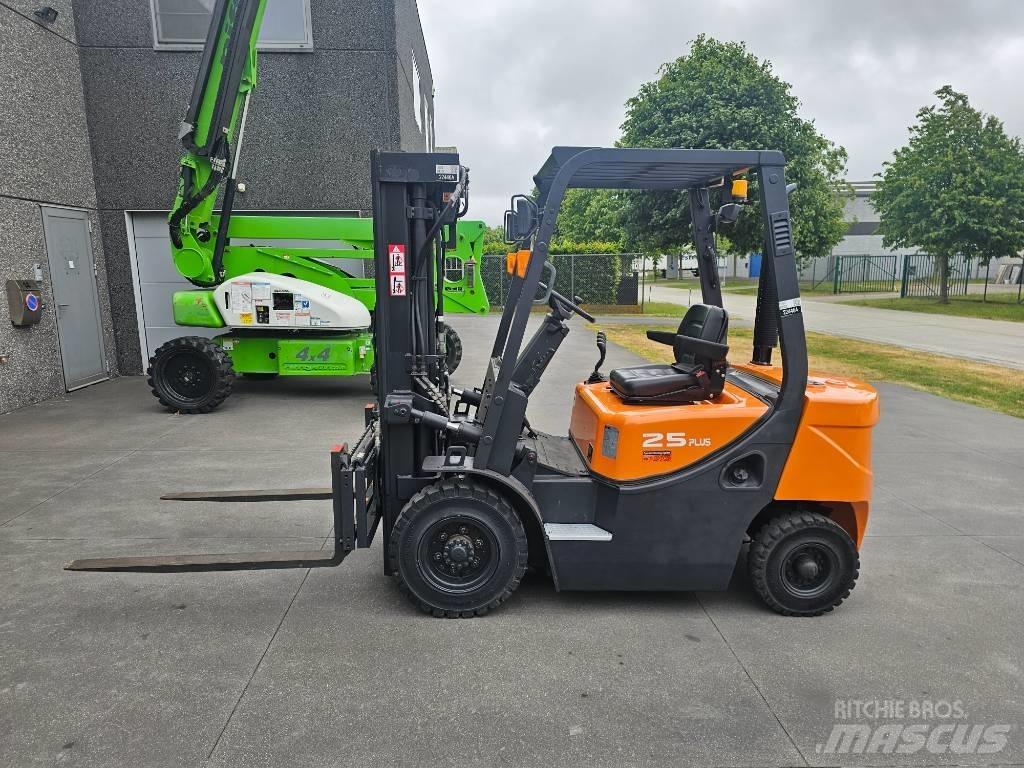 Doosan D 25 G Chariots diesel