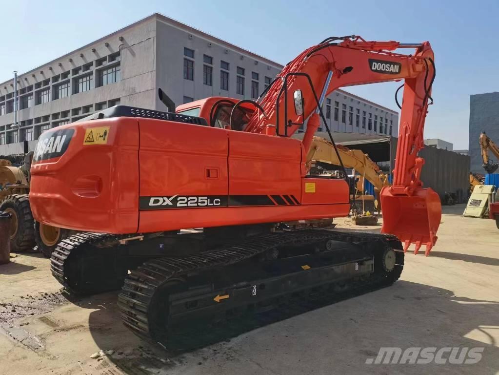 Doosan DX 225 Pelle sur chenilles