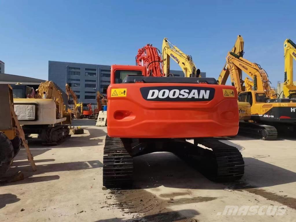 Doosan DX 225 Pelle sur chenilles