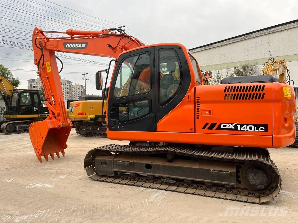 Doosan DX 140 LC Pelle sur chenilles