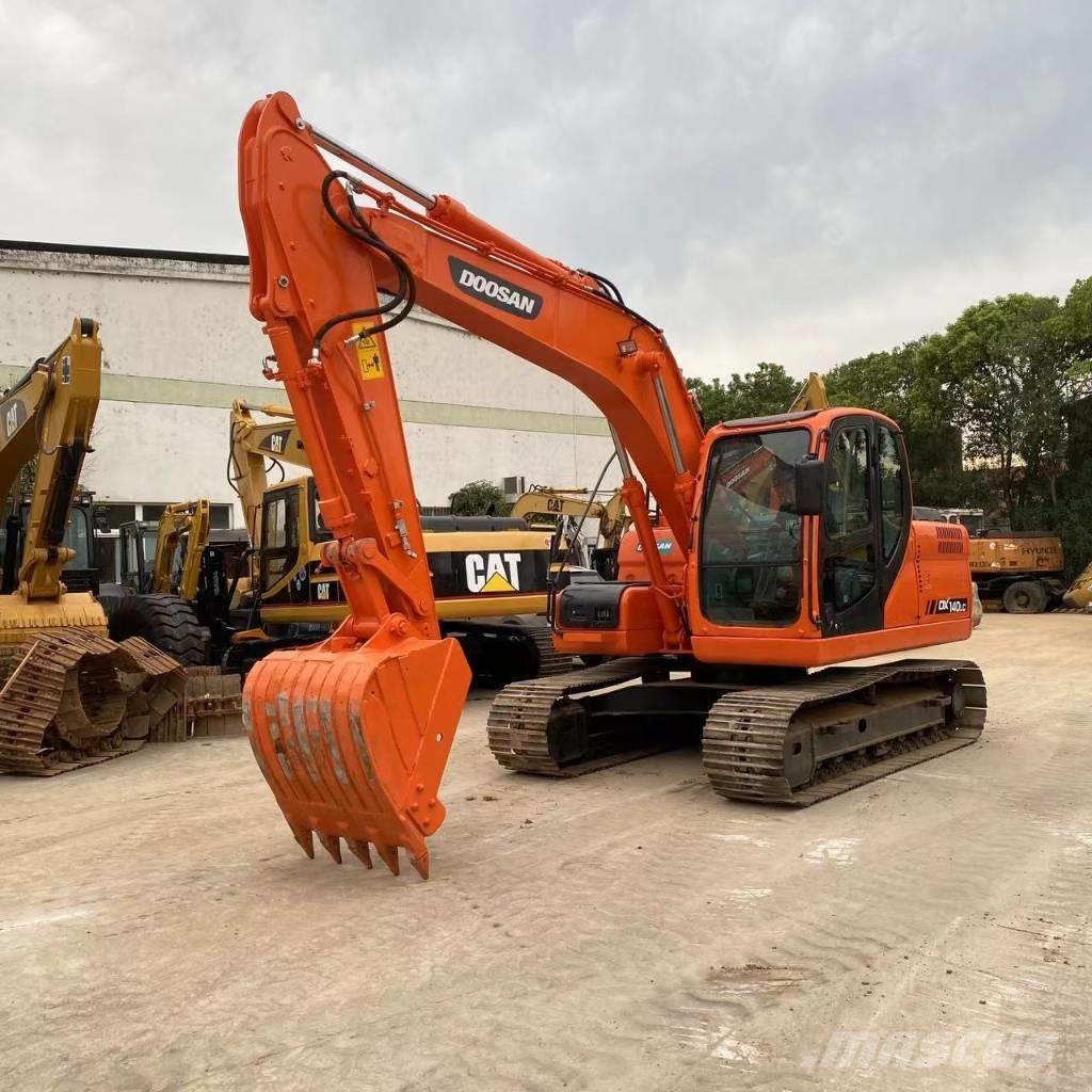 Doosan DX 140 LC Pelle sur chenilles