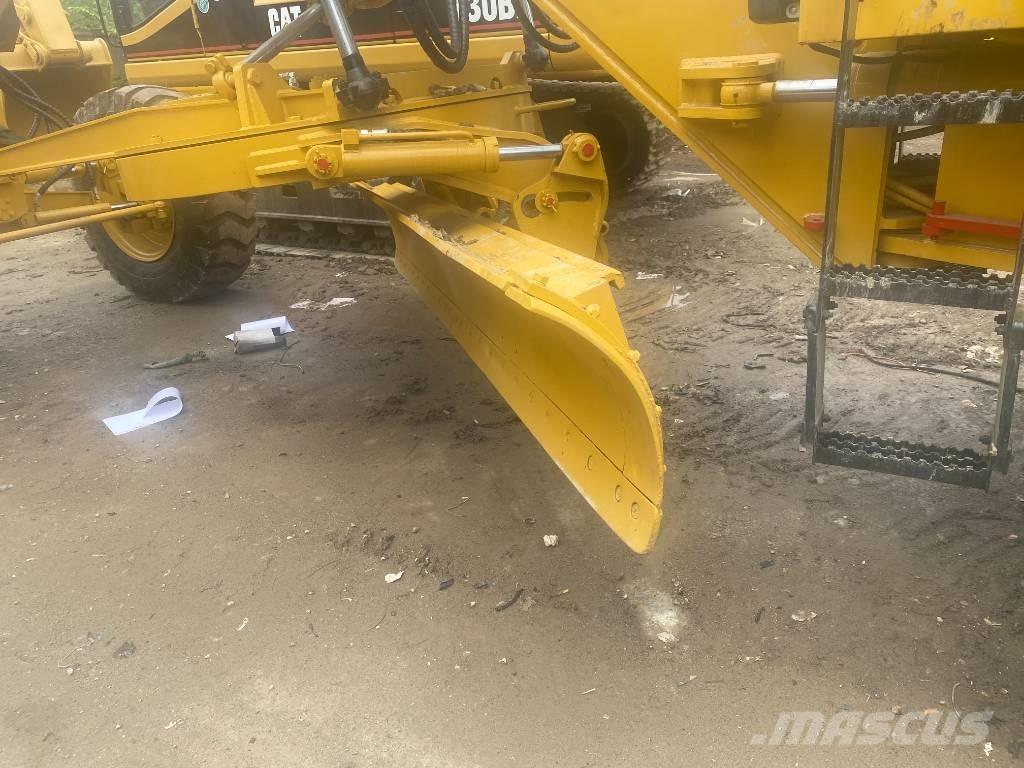 CAT 120 H Niveleuse