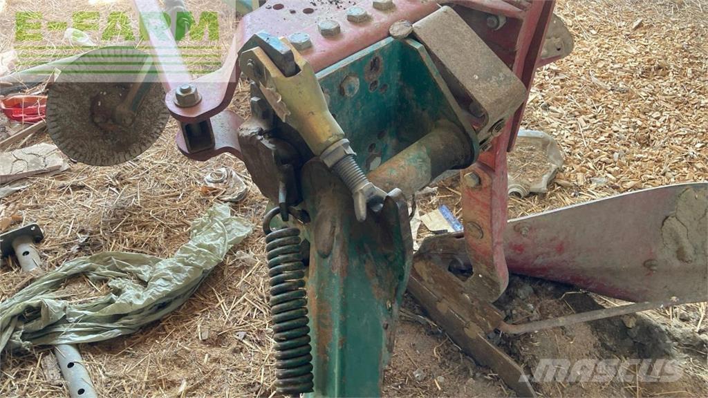 Kverneland LB 100 Charrue non réversible