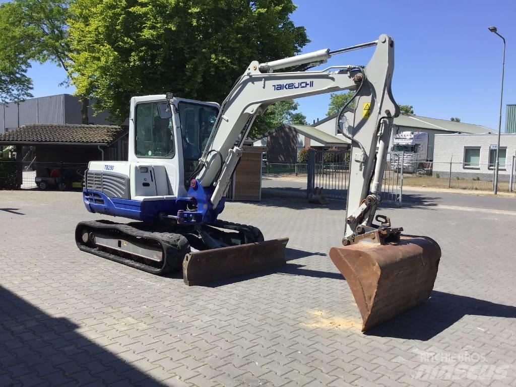 Takeuchi TB 250 Mini pelle < 7t