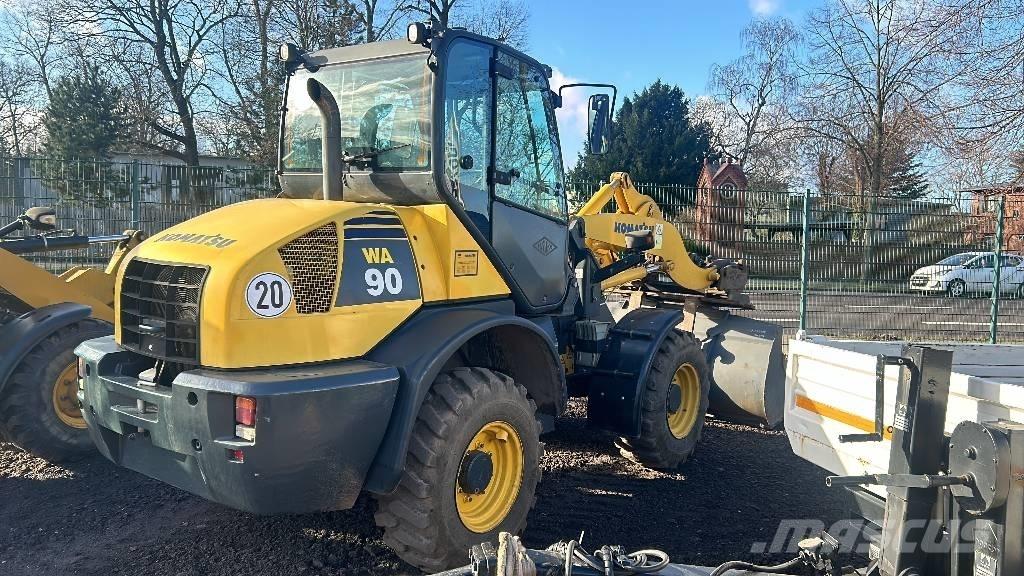 Komatsu WA 90 Chargeuse sur pneus