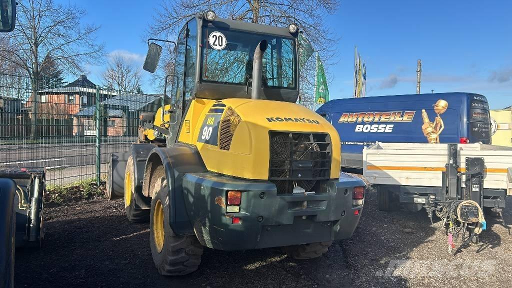 Komatsu WA 90 Chargeuse sur pneus