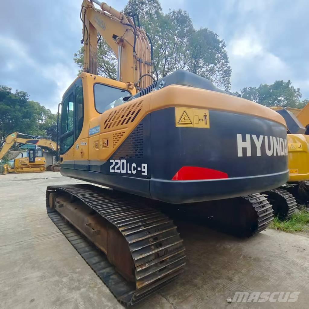 Hyundai R220LC-9S Pelle sur chenilles