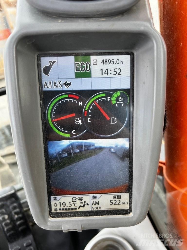 Hitachi ZX 135 US-6 Pelle sur chenilles