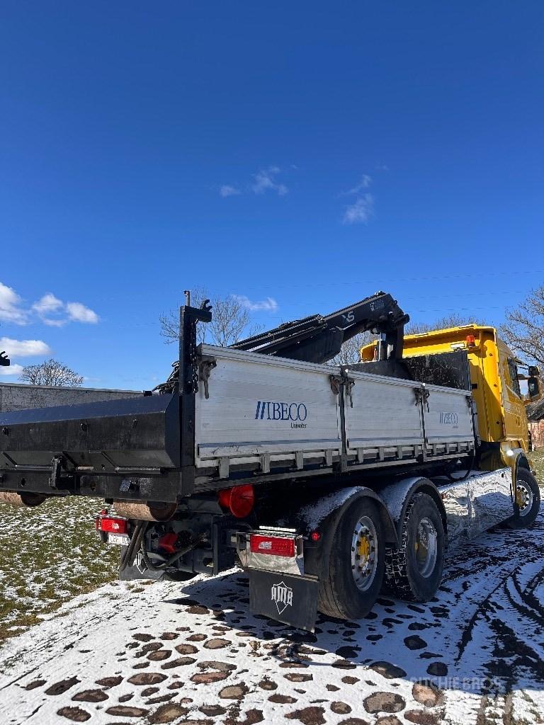 Scania R 440 Camion plateau ridelle avec grue