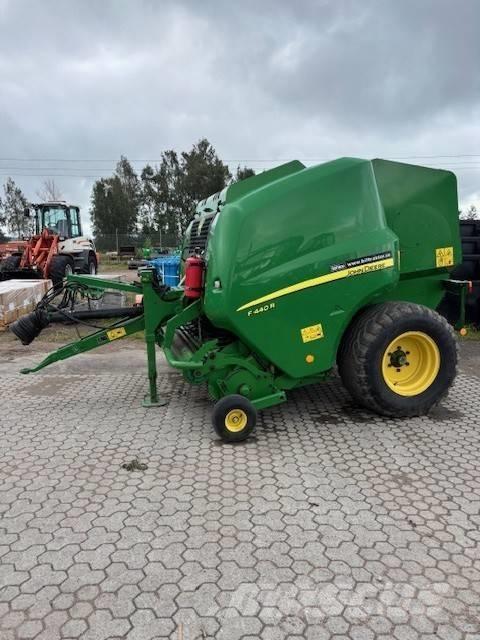 John Deere F 440 R Presse à balle ronde