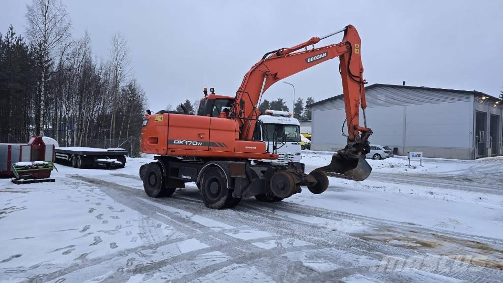Doosan DX 170 W Pelle sur pneus