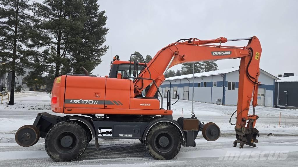 Doosan DX 170 W Pelle sur pneus
