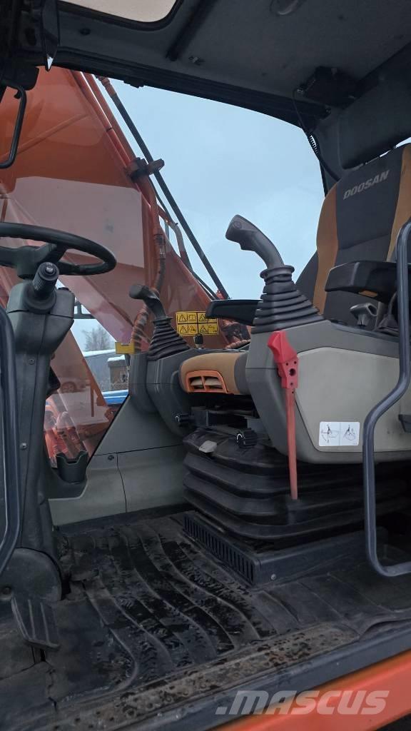 Doosan DX 170 W Pelle sur pneus