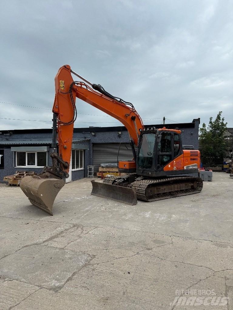 Doosan DX 140 LC Pelle sur chenilles