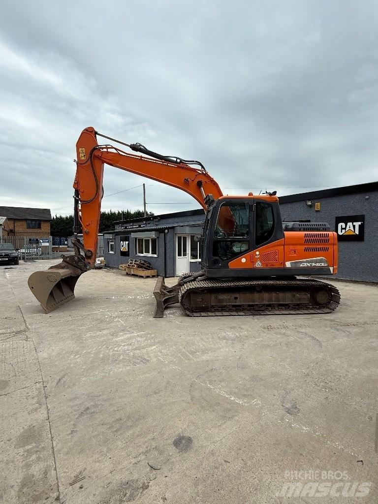 Doosan DX 140 LC Pelle sur chenilles