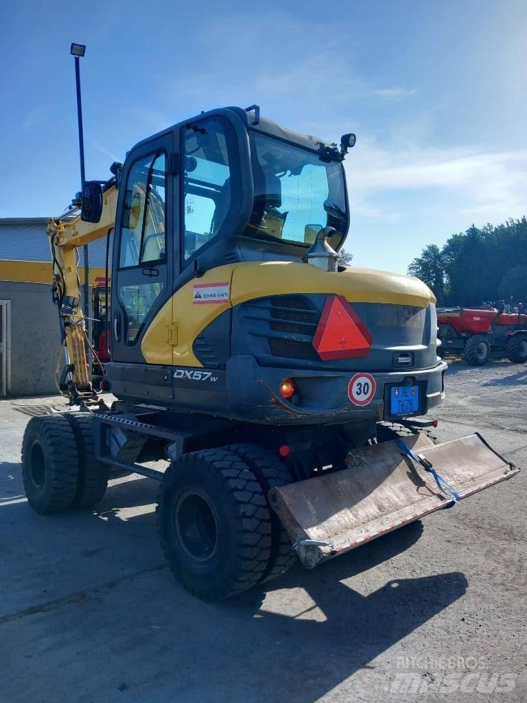 Doosan DX 57 W-5 Pelle sur pneus