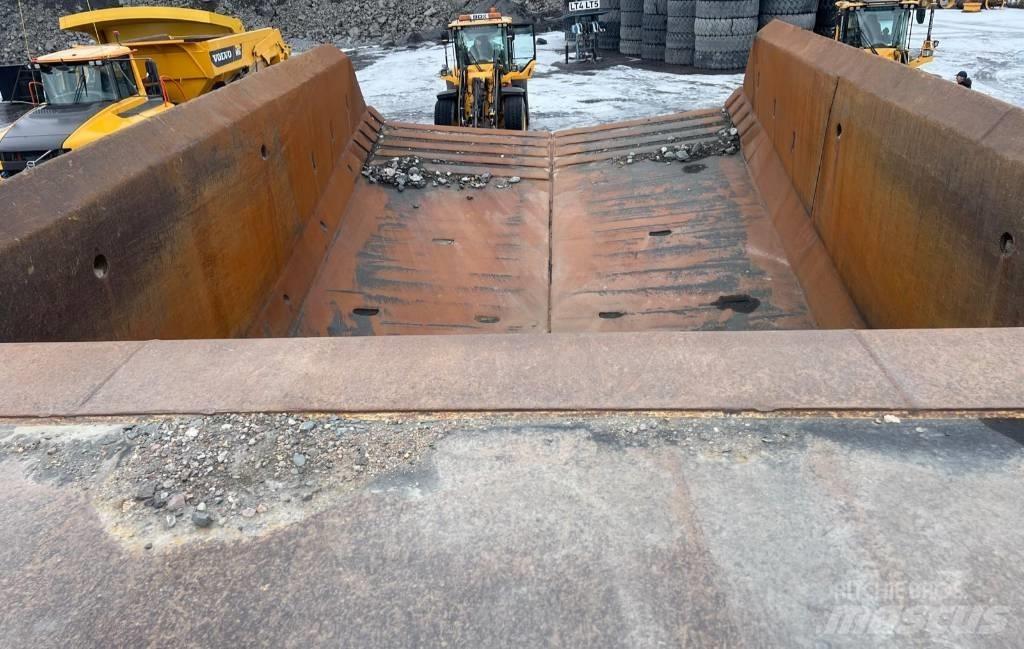 Komatsu 605-7 Tombereau rigide