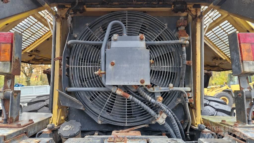 Komatsu WA 200 PZ-6 Chargeuse sur pneus