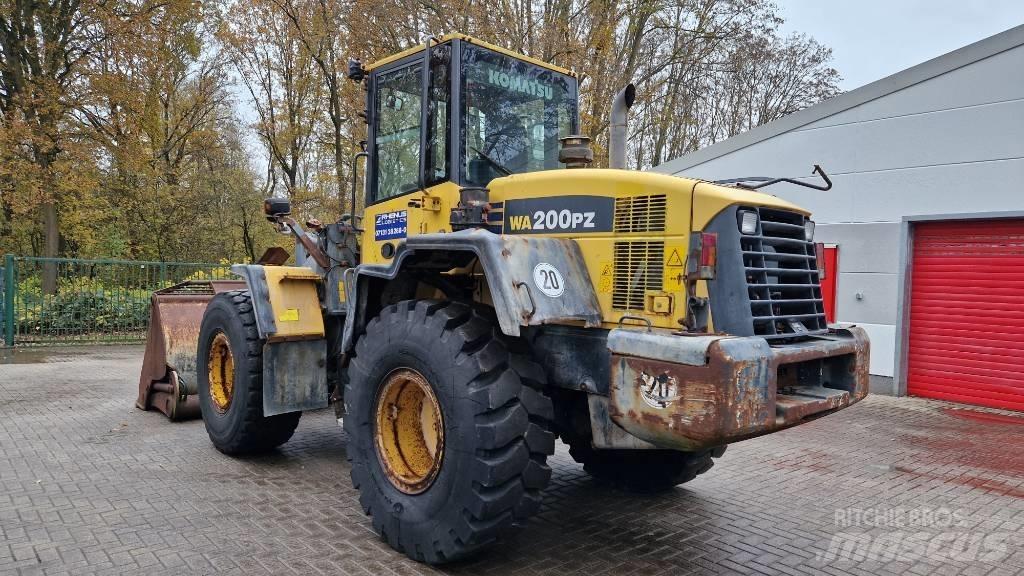 Komatsu WA 200 PZ-6 Chargeuse sur pneus