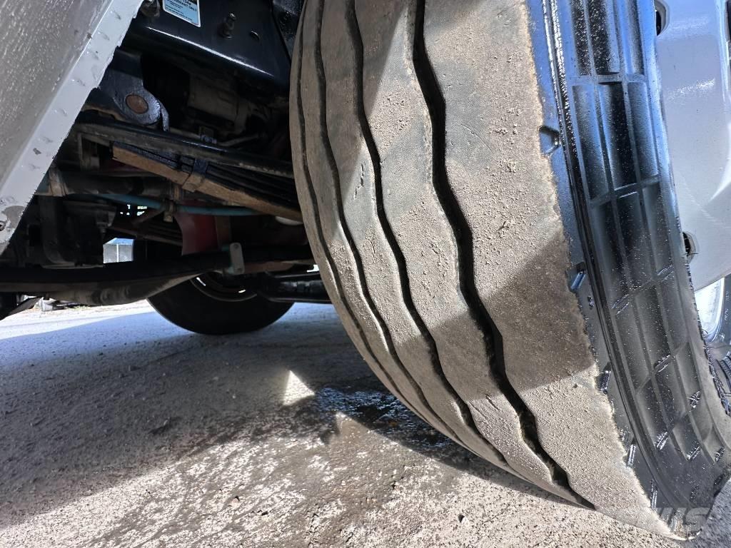 Mack LEU 613 Camion poubelle