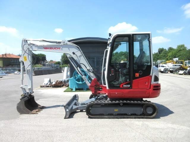 Takeuchi TB 240 Mini pelle < 7t