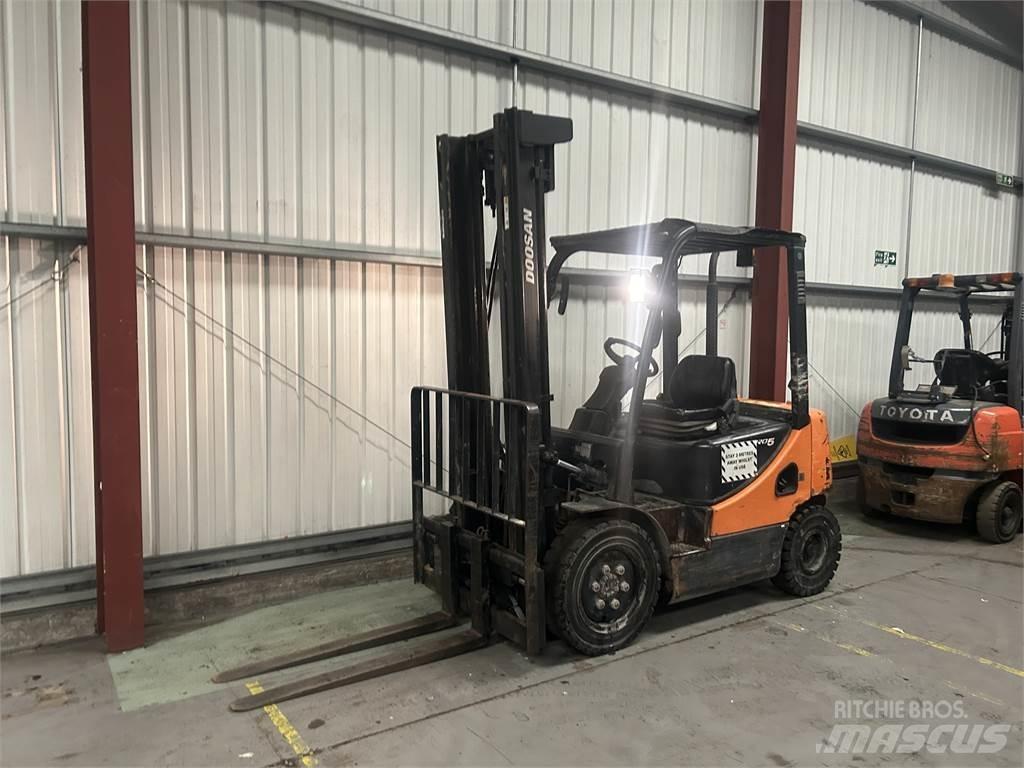 Doosan D25S-5 Chariots diesel