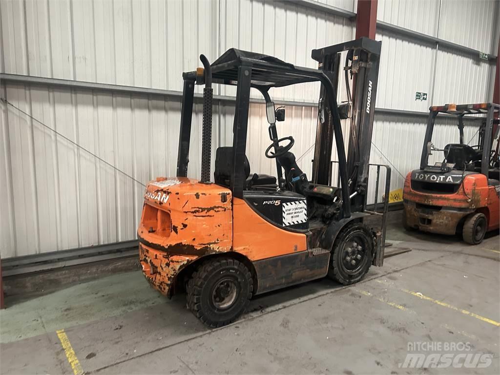 Doosan D25S-5 Chariots diesel