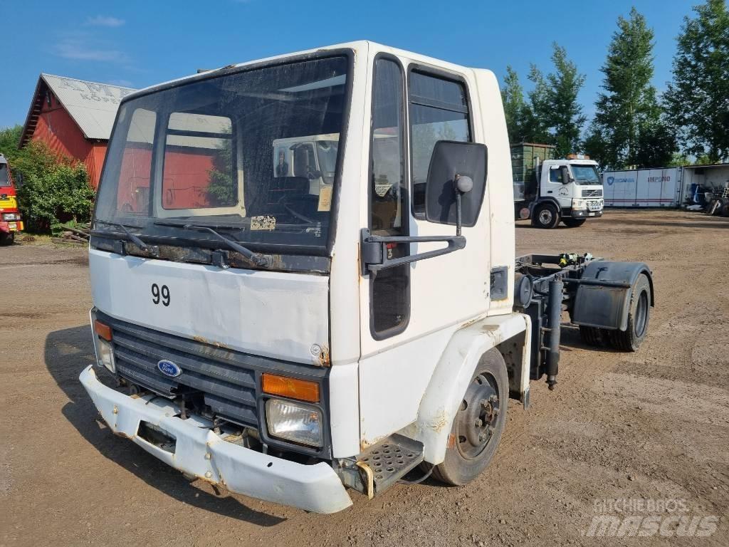 Ford CARGO 0713 Autre camion