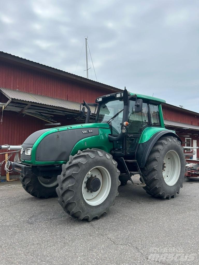 Valtra T 150 Tracteur