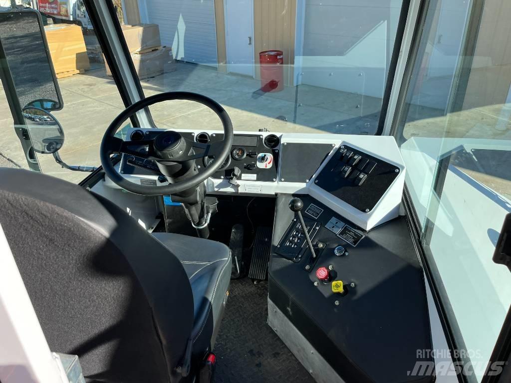 Capacity TJ9000 DOT Tracteur de manœuvre