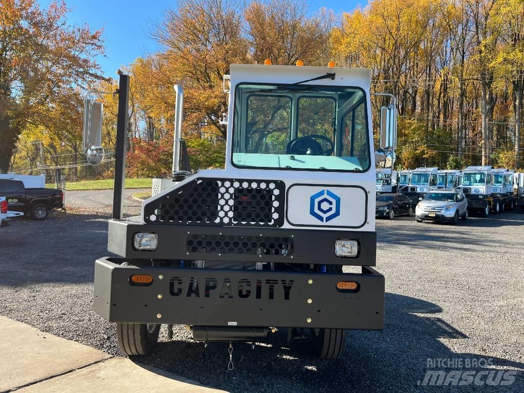 Capacity TJ9000 DOT Tracteur de manœuvre