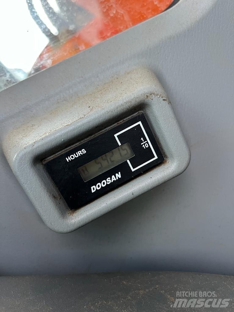 Doosan DX140 LCR Pelle sur chenilles