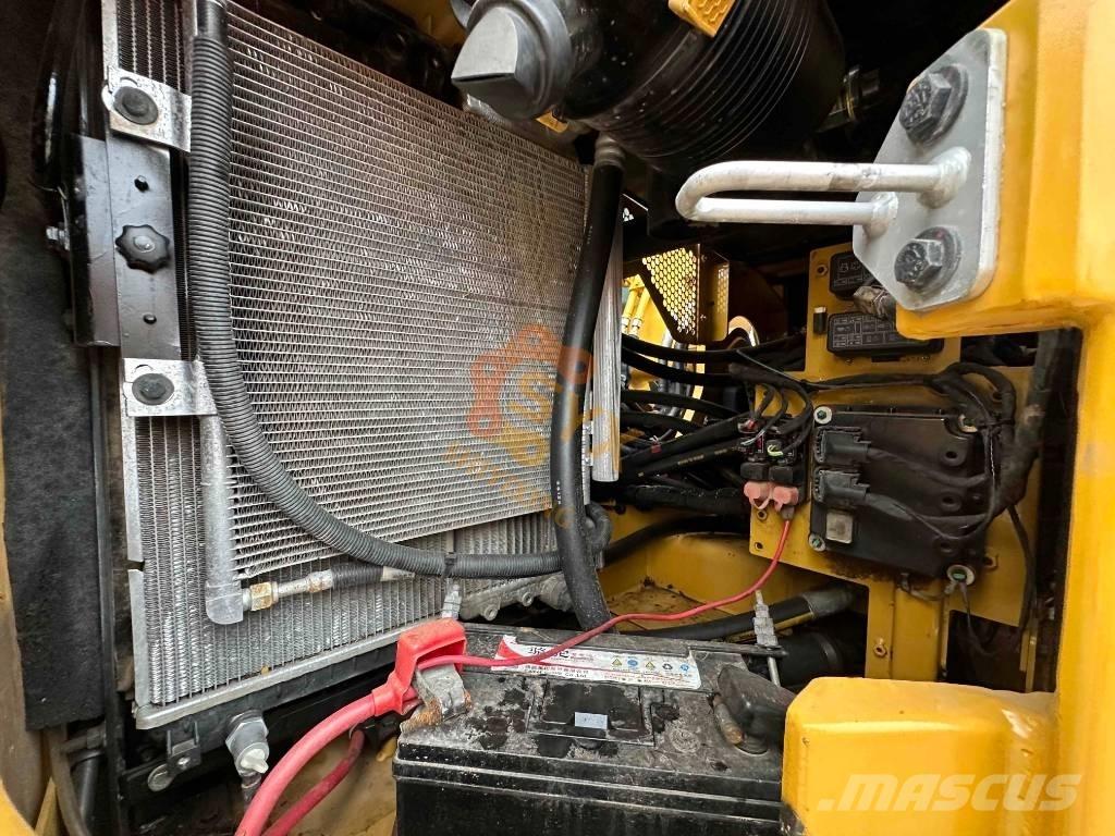 CAT 310 Mini pelle < 7t