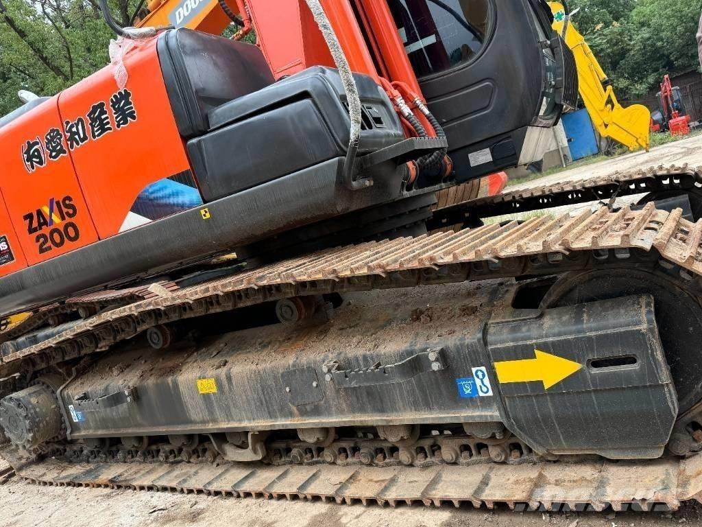 Hitachi ZX 200 Pelle sur chenilles