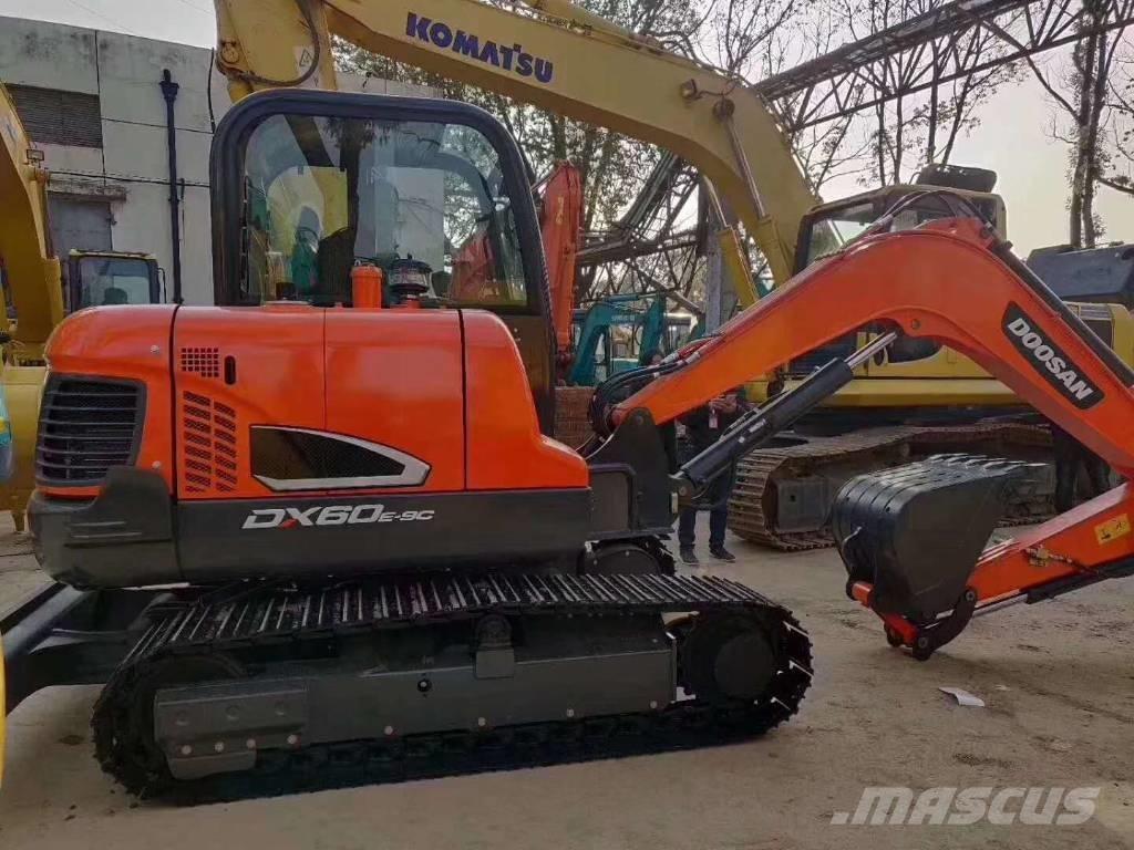 Doosan DX 60-9C Pelle sur chenilles
