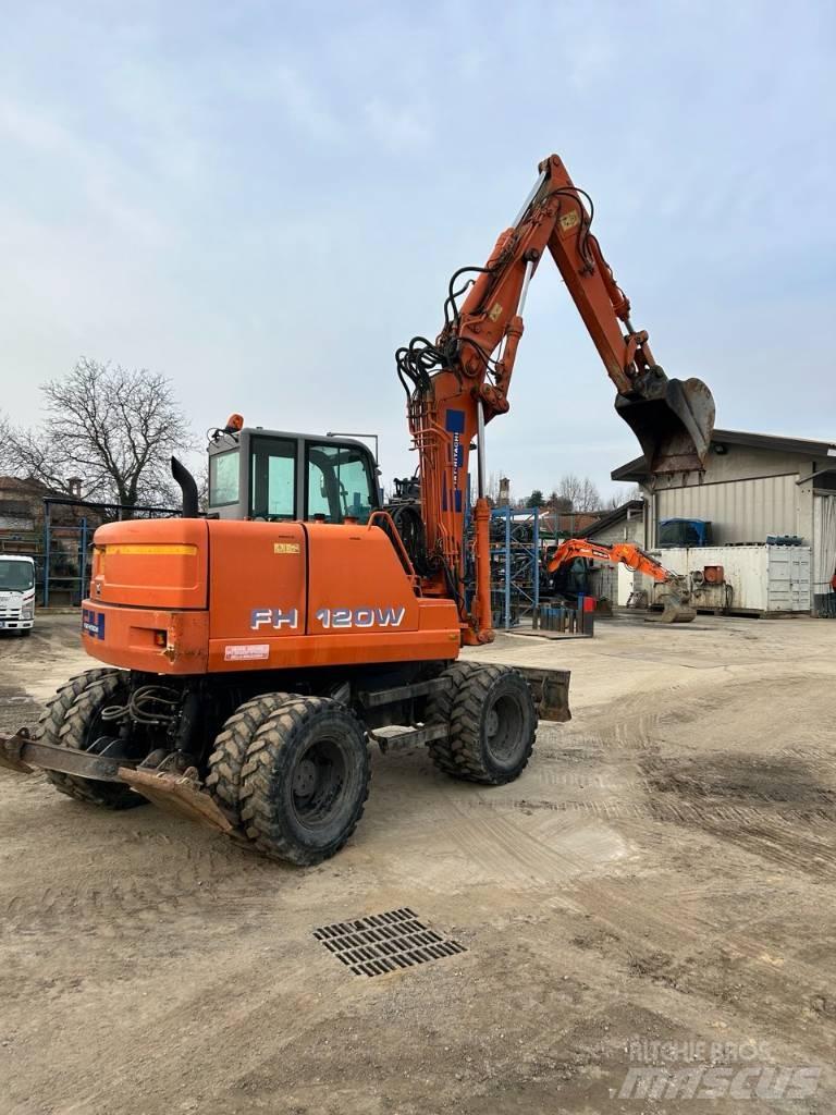 Fiat-Hitachi fh 120 Pelle sur pneus