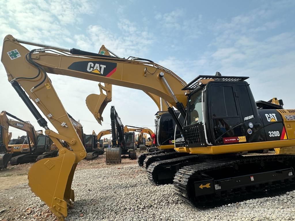 CAT 320D2 Pelle sur chenilles
