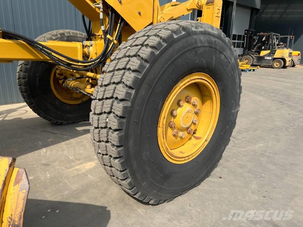CAT 140M Niveleuse