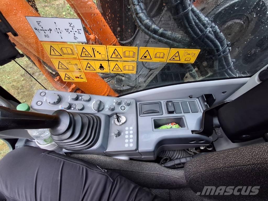 Hitachi ZX 225 US LC Pelle sur chenilles