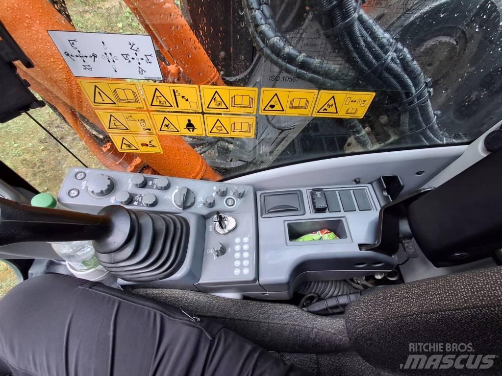 Hitachi ZX 225 US LC Pelle sur chenilles