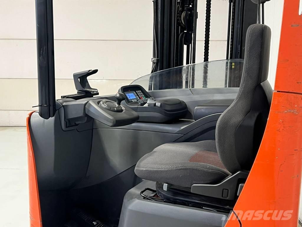 BT RRE160 Chariot à mât rétractable