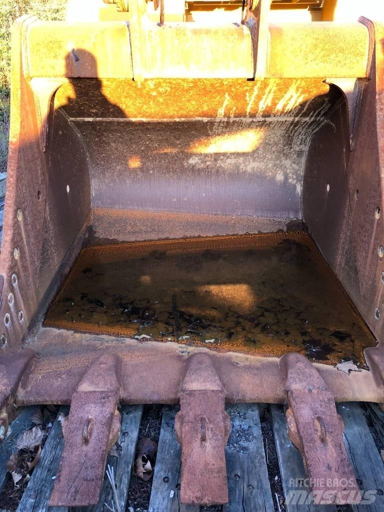 CAT 374 Pelle sur chenilles