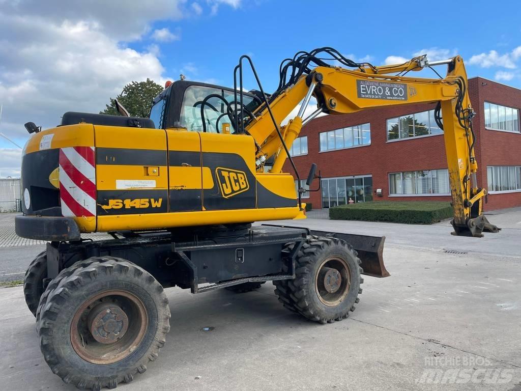 JCB JS 145 W Pelle sur pneus