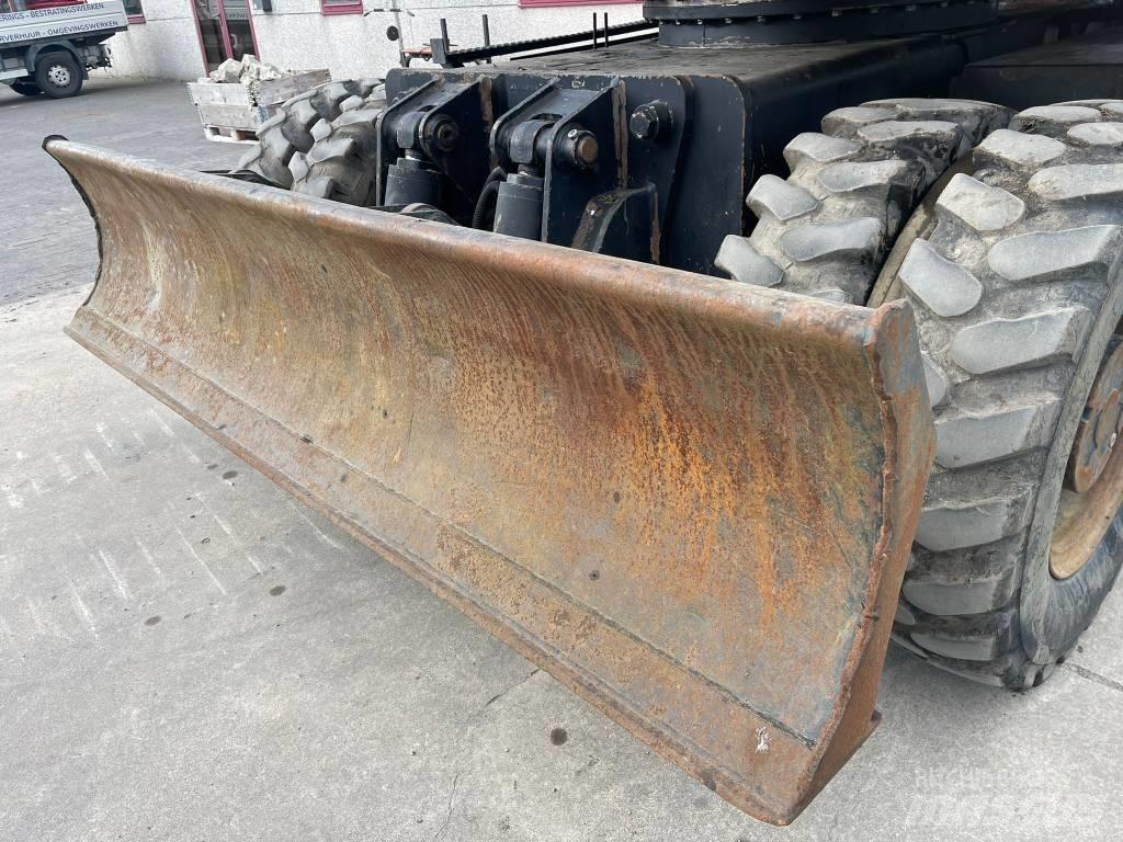 JCB JS 145 W Pelle sur pneus