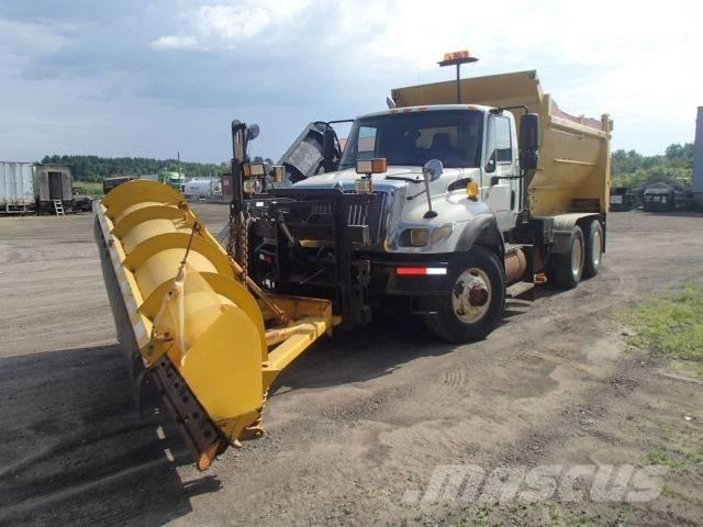 International 7400 Chasse neige