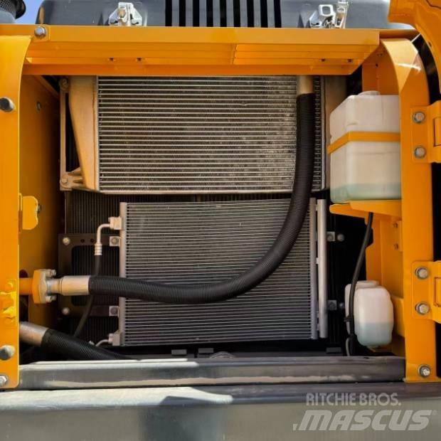 Hyundai R220-9S Pelle sur chenilles