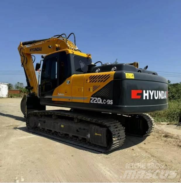 Hyundai R220-9S Pelle sur chenilles