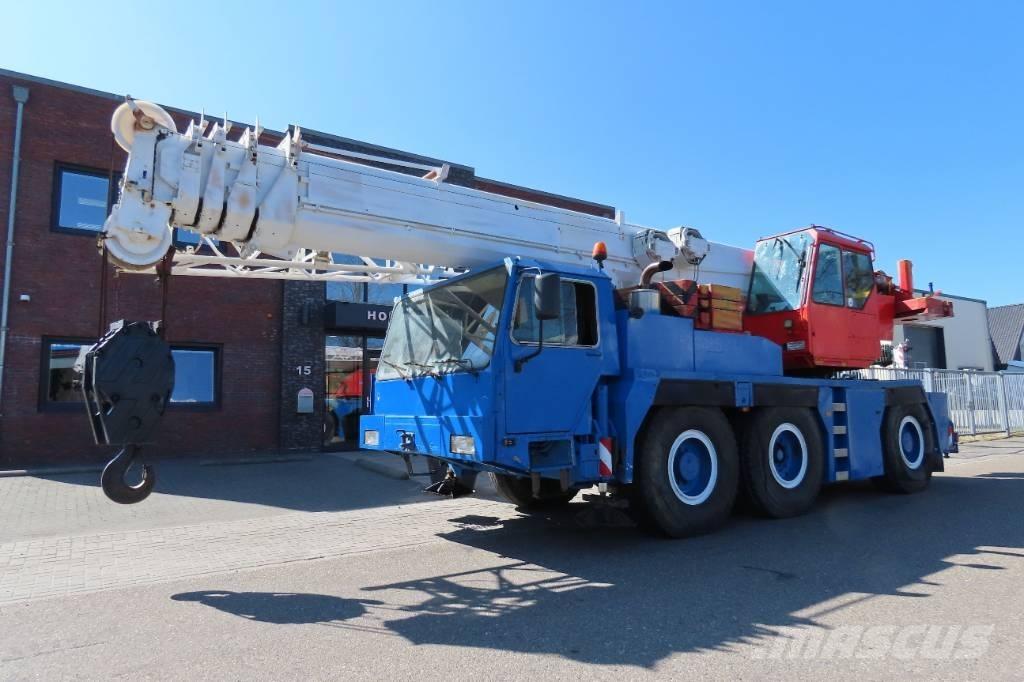 Liebherr LTM 1050-1 Grues tout terrain